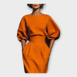 Elegantní kjole s rafinovaným designem