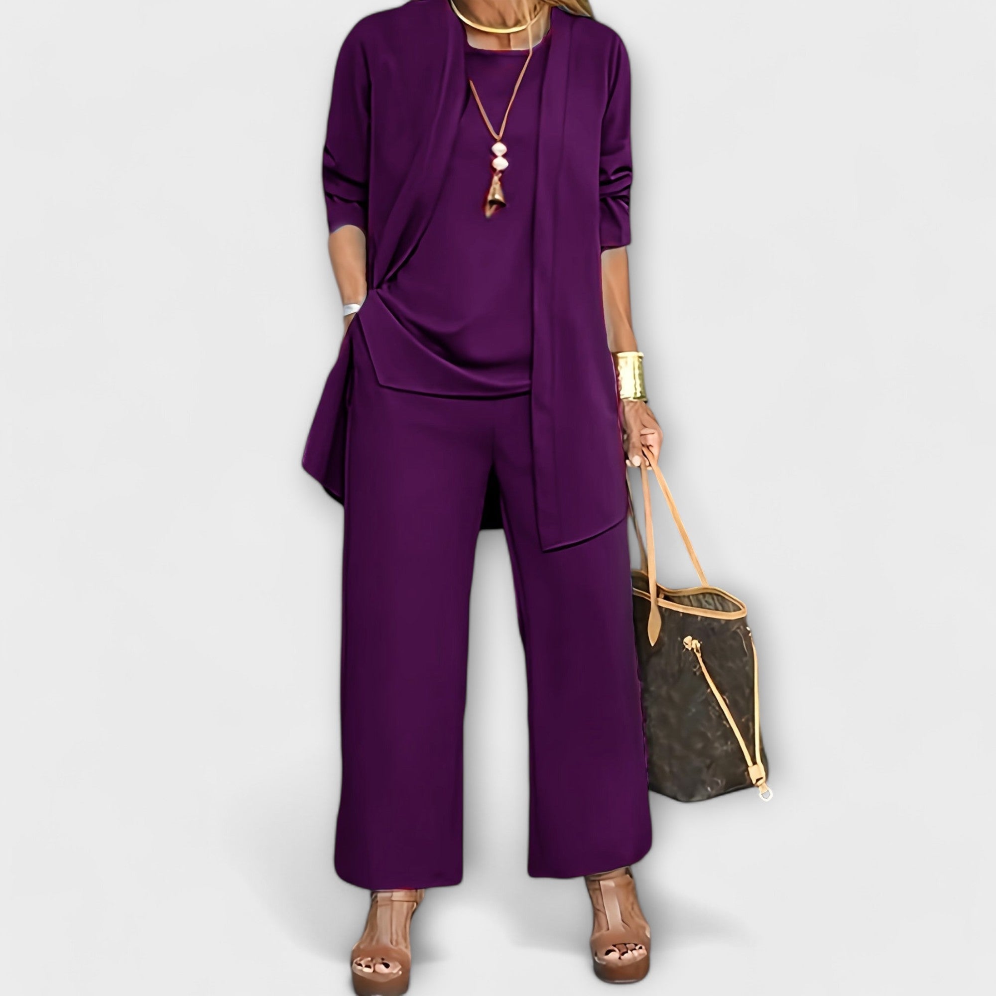 Aneta - Pohodlná trojdílná souprava