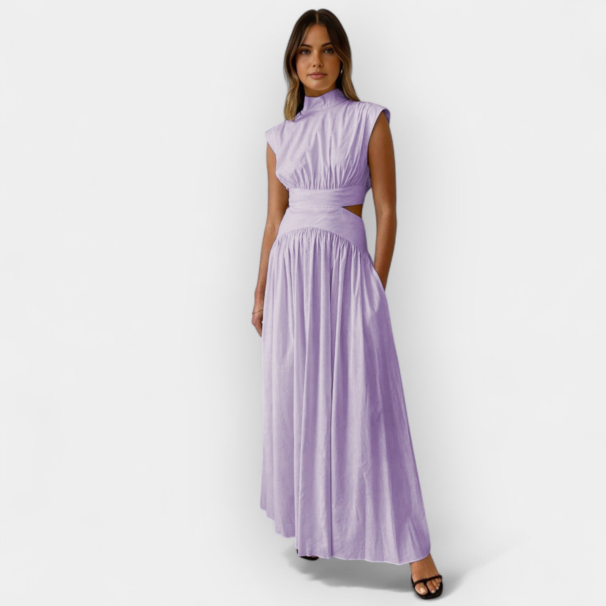 Stylové šaty s výřezy