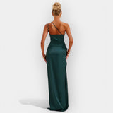 Satinové šaty pro aristokratické večery