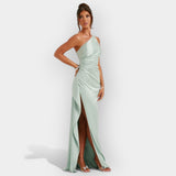 Satinové šaty pro aristokratické večery