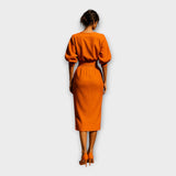 Elegantní kjole s rafinovaným designem