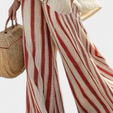 Úchvatný dvoudílný kostým Daisy s červenými pruhy v přírodní textuře